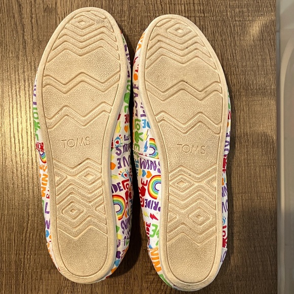 TOMS Pride Love Wins Multicolor Canvas Slip on Sneaker - Picture 2 of 11